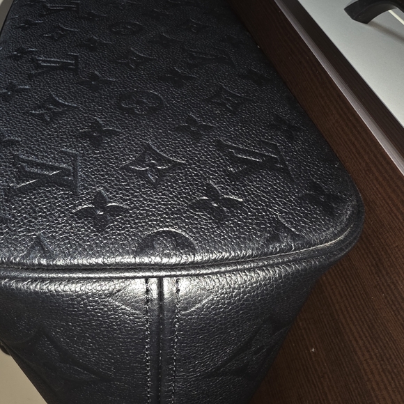Louis Vuitton Black Neverfull MM Tote - Picture 9 of 14